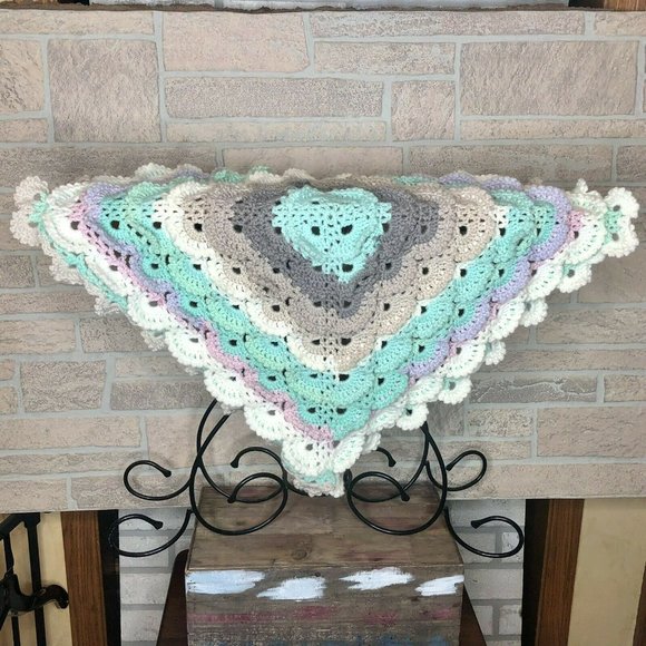 Fluffy Meringue Handmade Crochet Nursery Throw - Picture 4 of 5